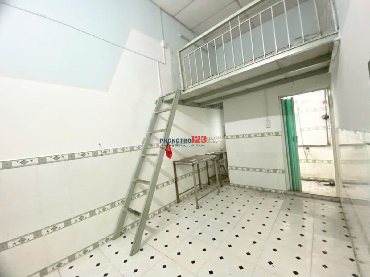 Cho thuê phòng trọ giá rẻ, sẵn máy lạnh, gác cao - Ngay chợ Thạch Đà - Chỉ 2tr7