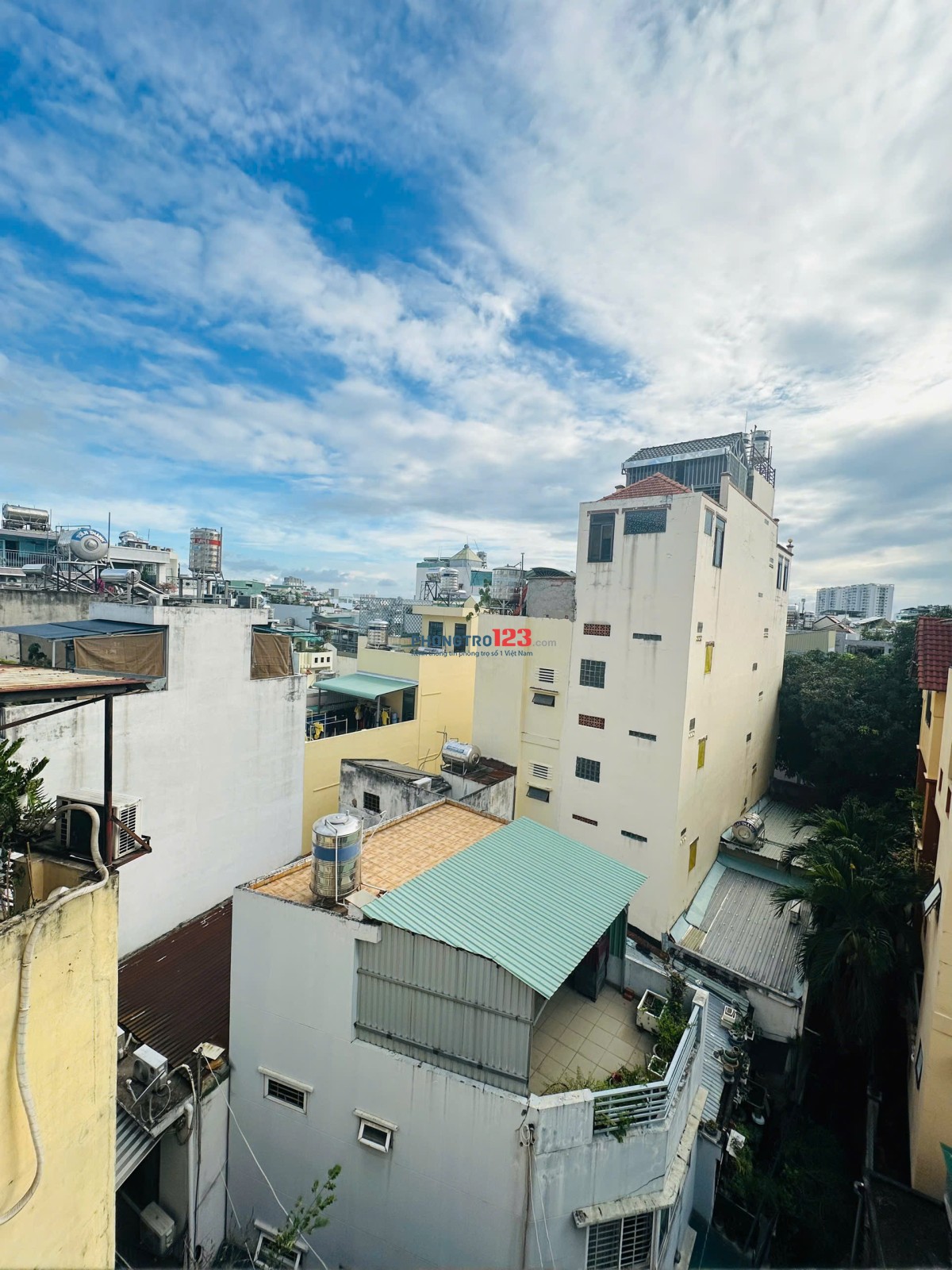 Cho thuê nguyên tầng 02 phòng thoáng mát, có ban công, đường Cộng Hòa