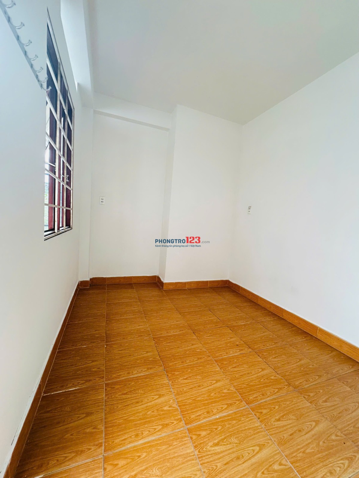 Cho thuê nguyên tầng 02 phòng thoáng mát, có ban công, đường Cộng Hòa