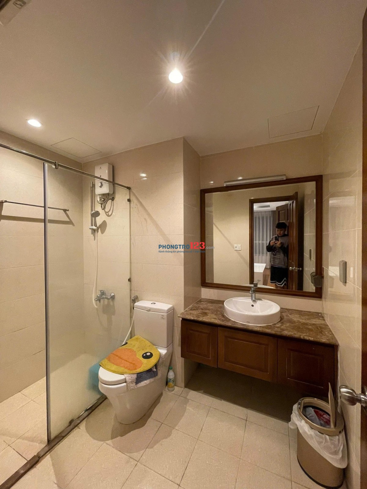 chung cư Satra Eximland Phú Nhuận có nội thất, 2p ngủ, ban công, giá 16tr