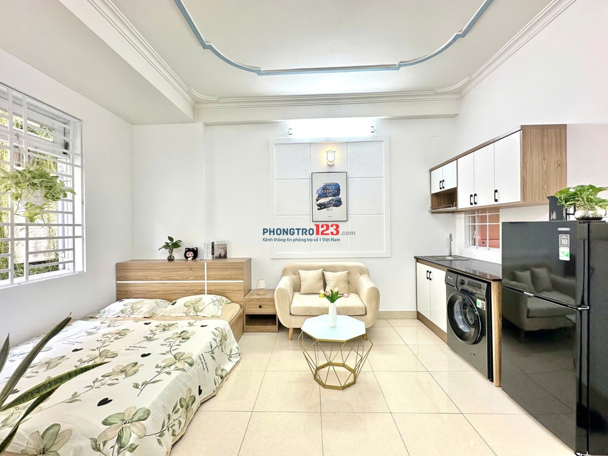 TRỌ BÌNH THẠNH GẦN ĐH VĂN LANG CHỢ BÀ CHIỂU STUDIO FULL NỘI THẤT CỬA SỔ BAN CÔNG LỚN NƠ TRANG LONG