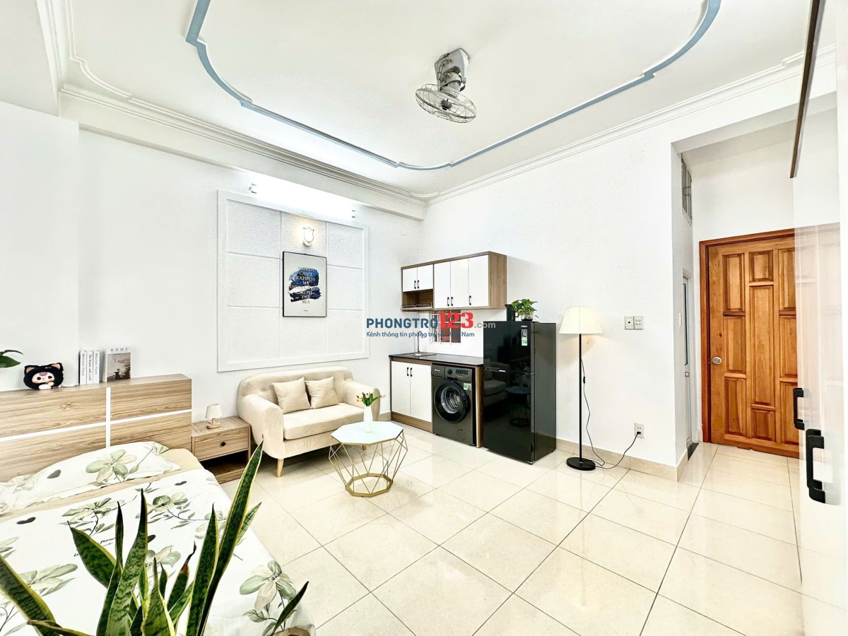 TRỌ BÌNH THẠNH GẦN ĐH VĂN LANG CHỢ BÀ CHIỂU STUDIO FULL NỘI THẤT CỬA SỔ BAN CÔNG LỚN NƠ TRANG LONG