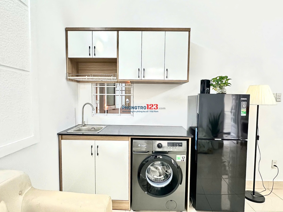 TRỌ BÌNH THẠNH GẦN ĐH VĂN LANG CHỢ BÀ CHIỂU STUDIO FULL NỘI THẤT CỬA SỔ BAN CÔNG LỚN NƠ TRANG LONG