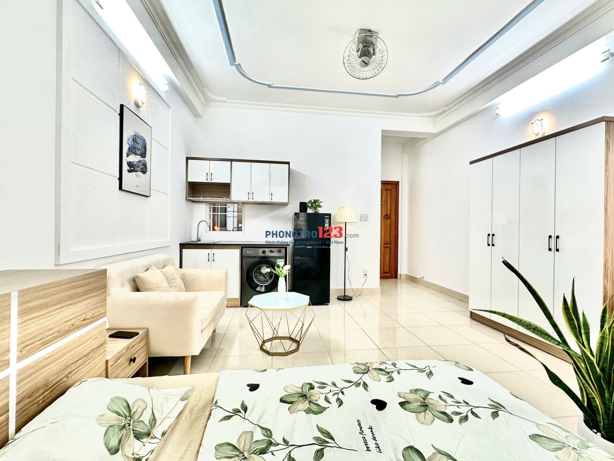 TRỌ BÌNH THẠNH GẦN ĐH VĂN LANG CHỢ BÀ CHIỂU STUDIO FULL NỘI THẤT CỬA SỔ BAN CÔNG LỚN NƠ TRANG LONG