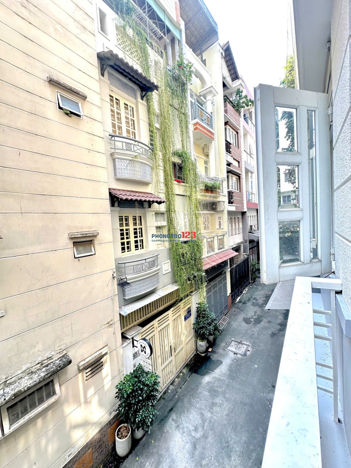 TRỌ BÌNH THẠNH GẦN ĐH VĂN LANG CHỢ BÀ CHIỂU STUDIO FULL NỘI THẤT CỬA SỔ BAN CÔNG LỚN NƠ TRANG LONG