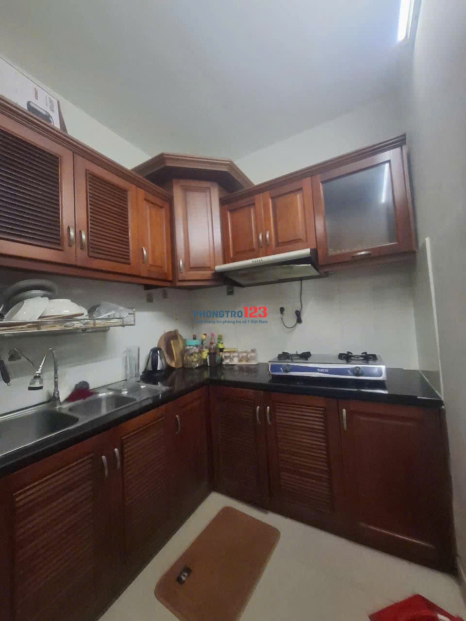 Chung cư Ông ích Khiêm, Q11: 2p ngủ, 2wc, full NT, 9,5triệu, 75m2