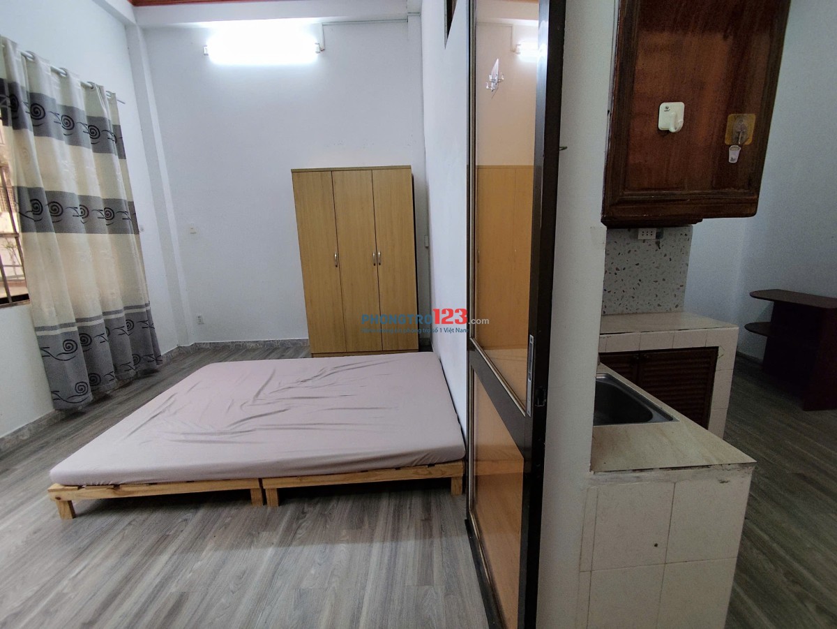 CHDV 1PN tách bếp ban công cửa sổ-Ng Trọng Tuyển PN