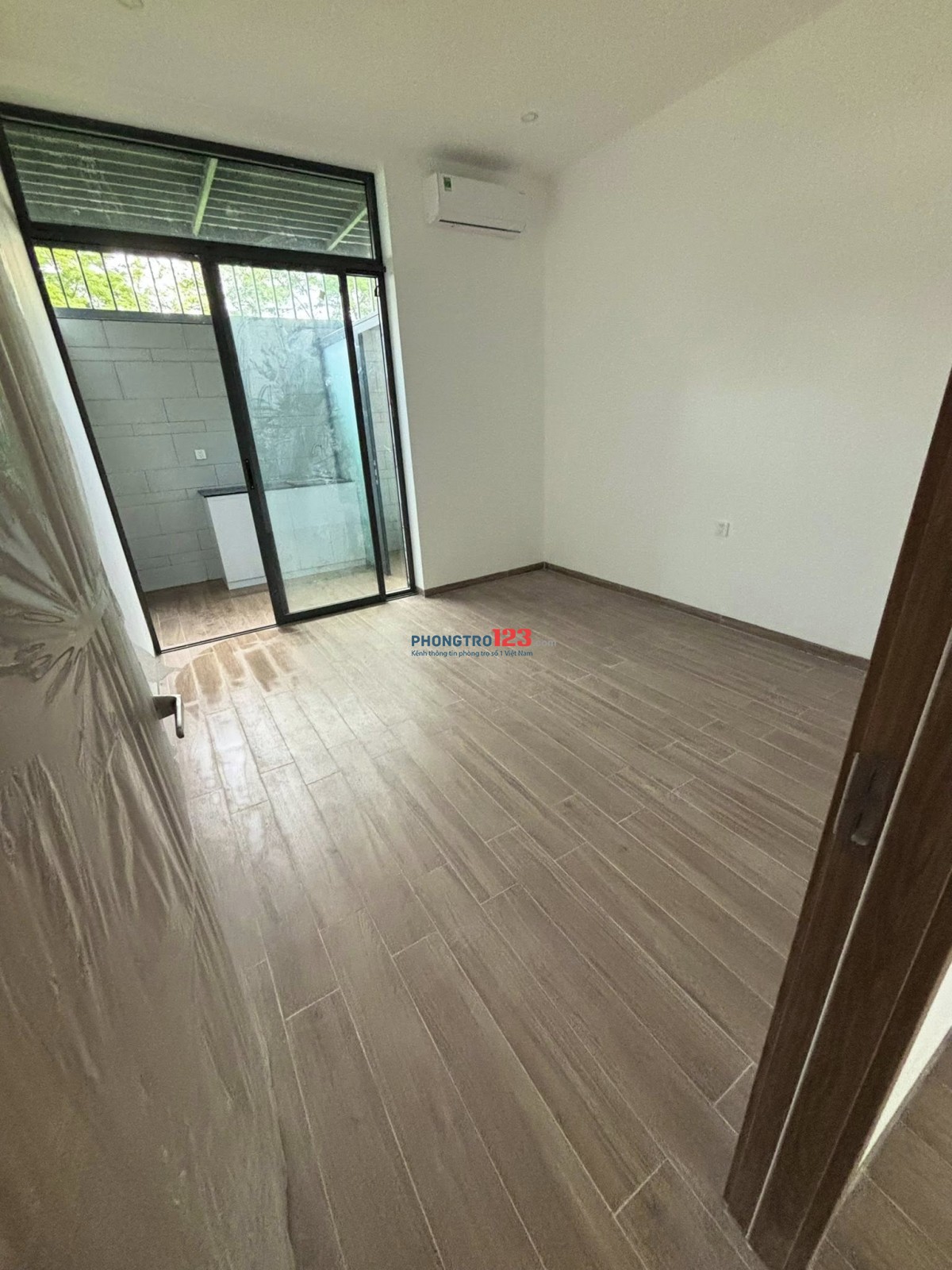 Cho thuê nguyên tầng trệt 50m2 1pk 1pn 1 sân sau tách bếp ngay citihome, Giá 6tr5
