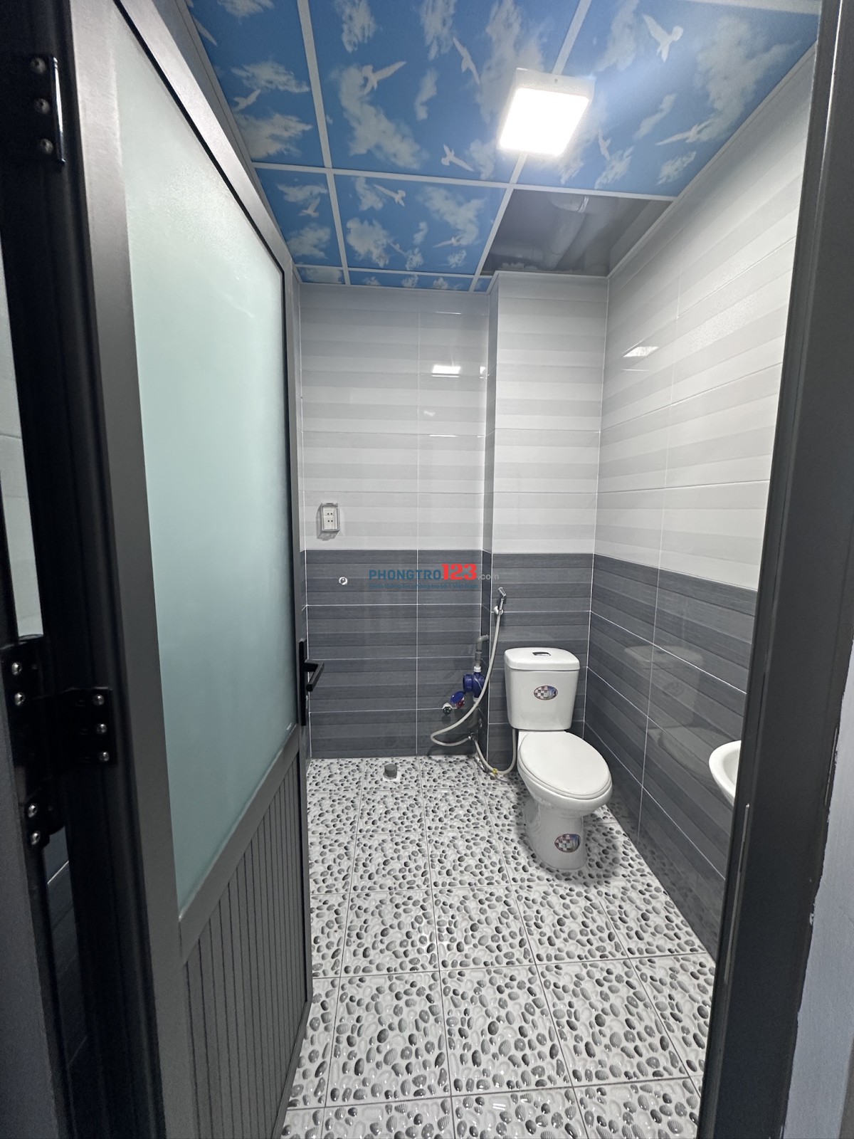 Cho thuê phòng 35m2 Lầu 2 phường 2 quận Tân Bình