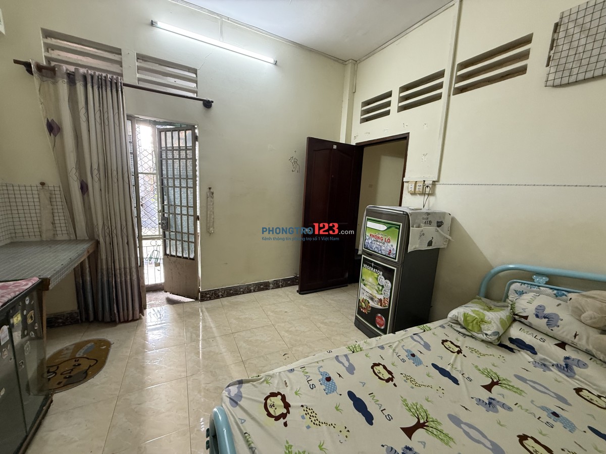 Phòng giá rẻ đẹp , - Cửa sổ thoáng mát- trung tâm Phú nhuận- Huỳnh Văn Bánh gần Lê văn sỹ