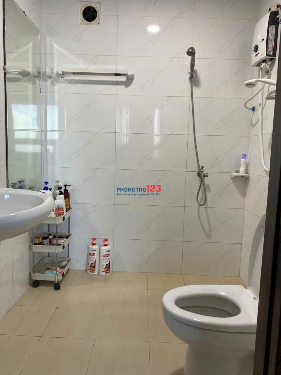 Chung cư 312 Lạc Long Quân, Q11: 2p ngủ, 2wc, full nội thất, 9tr