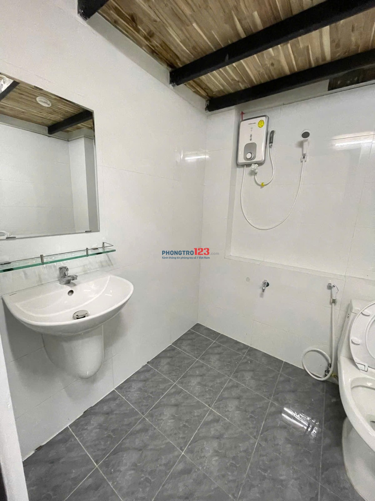 Phòng Trọ Gác Rộng Cửa Sổ Thoáng Bạch Đằng Bình Thạnh Gần Hàng Xanh Nguyễn Gia Trí Ngoại Thương GTVT