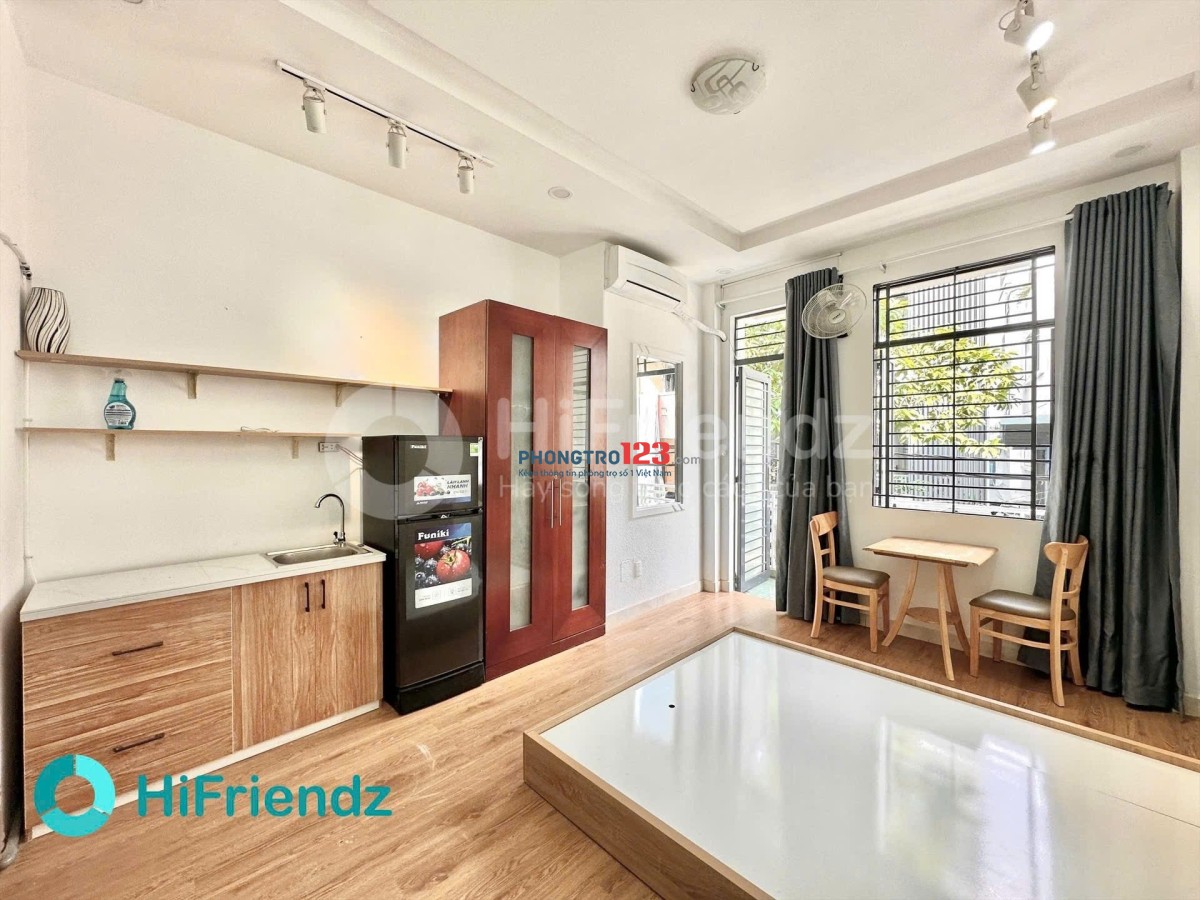 Cho thuê phòng ban công, cửa sổ lớn - gần Phan Xích Long giáp Q1, Q3