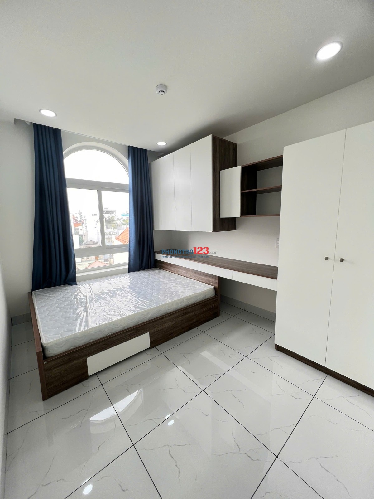 Cho thuê phòng cửa sổ lớn, thang máy - gần chợ Bà Chiễu, Phan Xích Long giáp Q1