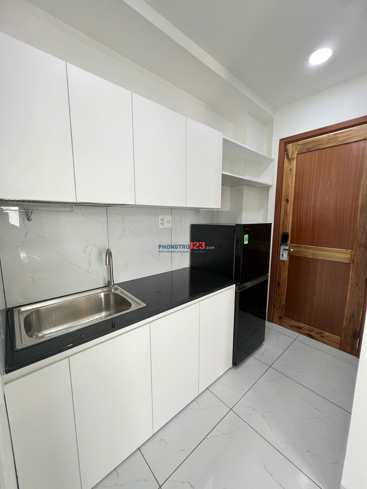 Cho thuê phòng cửa sổ lớn, thang máy - gần chợ Bà Chiễu, Phan Xích Long giáp Q1