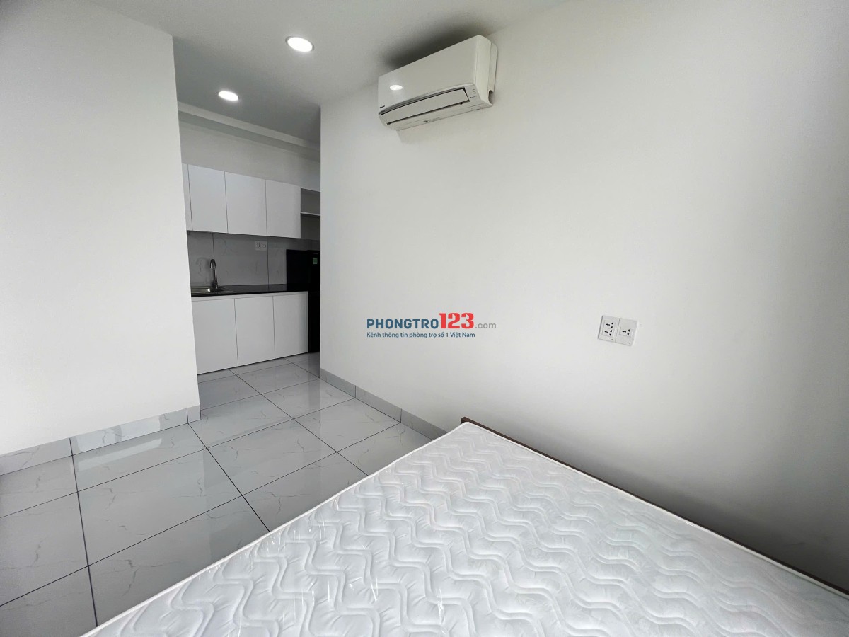 Cho thuê phòng cửa sổ lớn, thang máy - gần chợ Bà Chiễu, Phan Xích Long giáp Q1