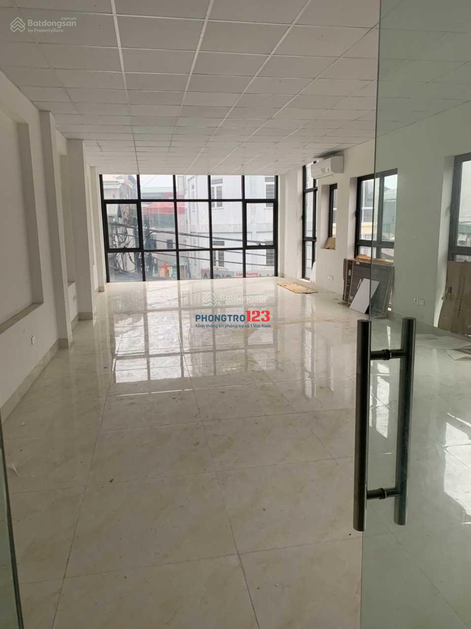 Cho thuê văn phòng toà nhà 9 tầng (100m2) mặt đường Hoàng Hoa Thám-HN