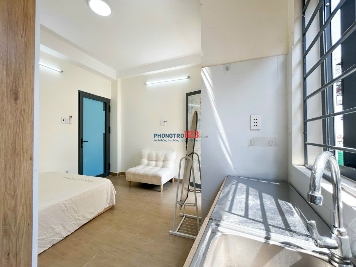 Cho Thuê Phòng Ban công Phú Nhuận gần Phan Xích Long, full nội thất