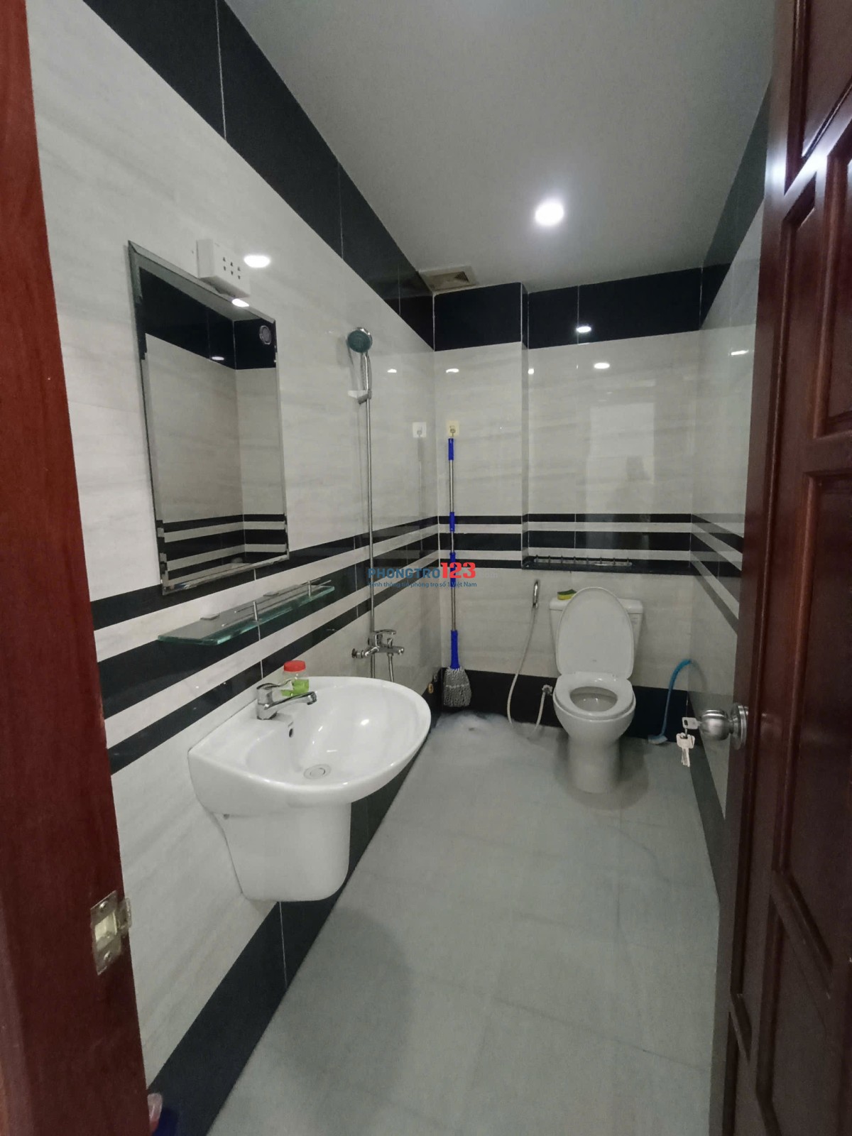 Cho thuê MBKD tầng trệt nhà hẻm 1/ Nơ Trang Long, p. Gia Định (p.7 cũ)