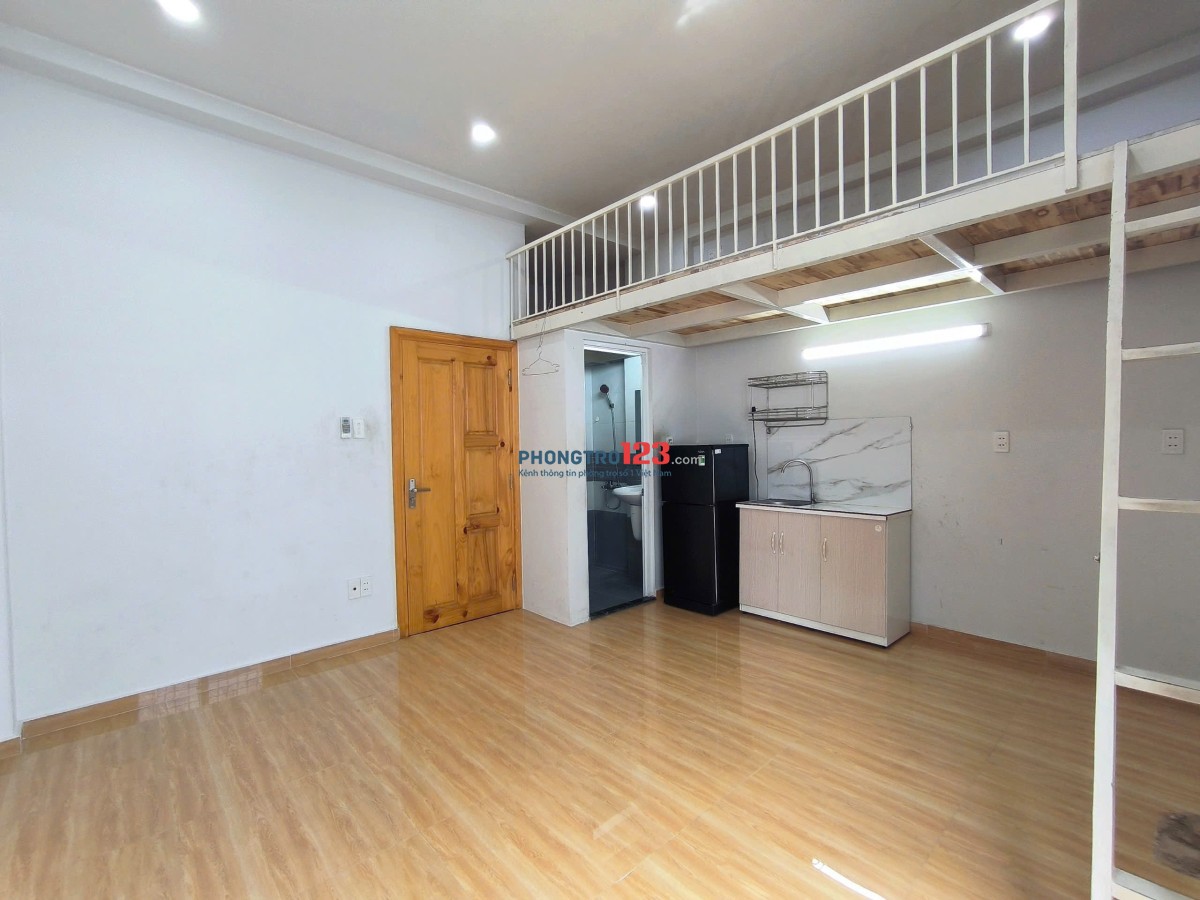 Căn hộ duplex, full nội thất, cửa sổ thoáng, ngay chợ thạch đà.