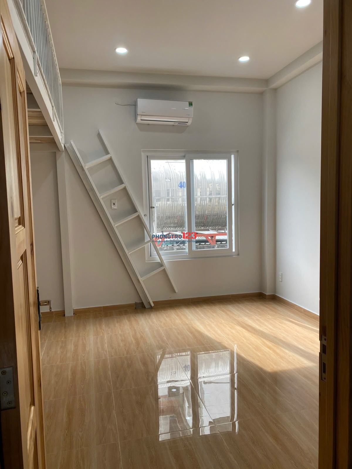 Căn hộ duplex, full nội thất, cửa sổ thoáng, ngay chợ thạch đà.