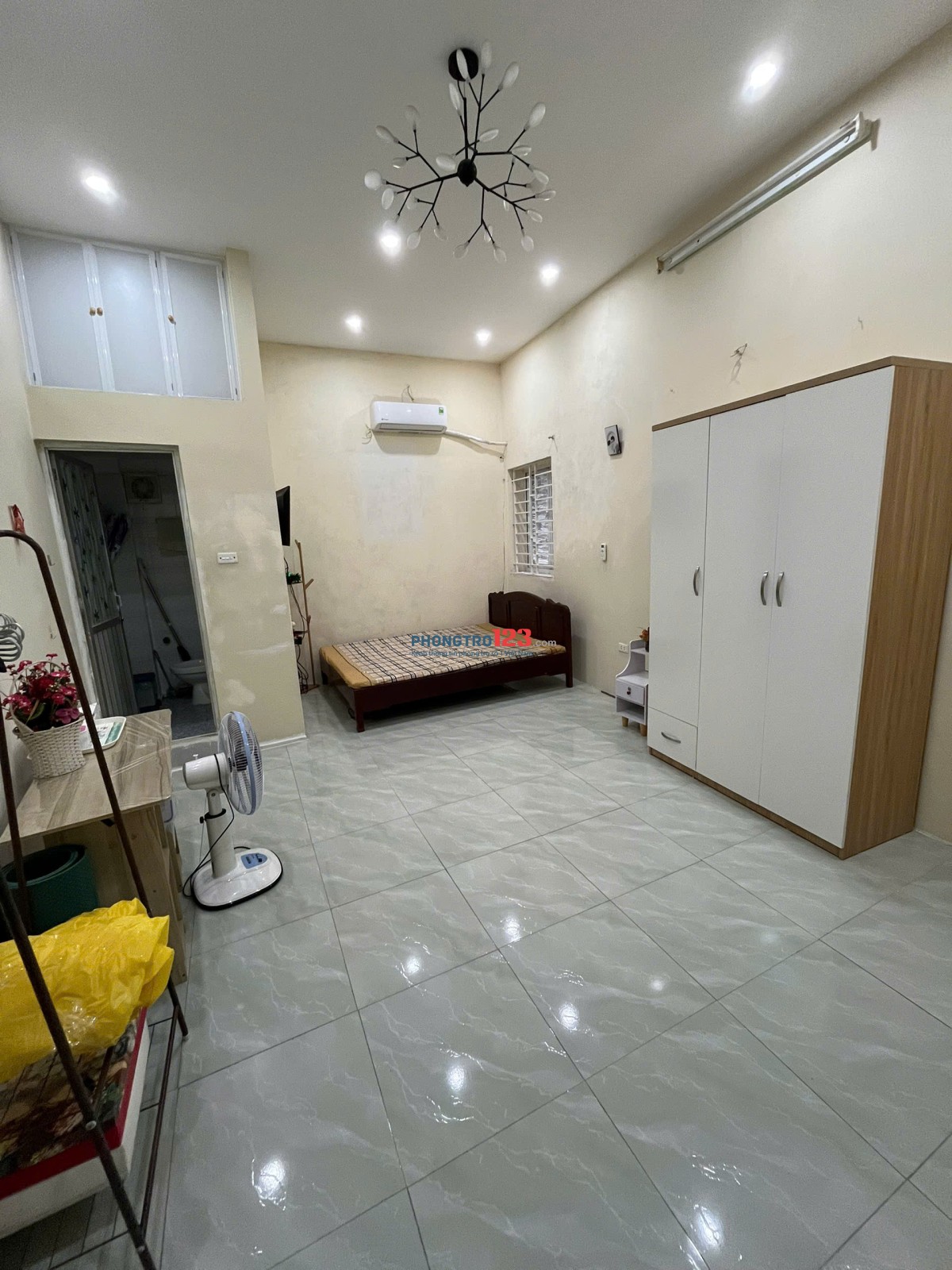 Cho thuê phòng 32m2 khu Kim Mã đầy đủ nội thất