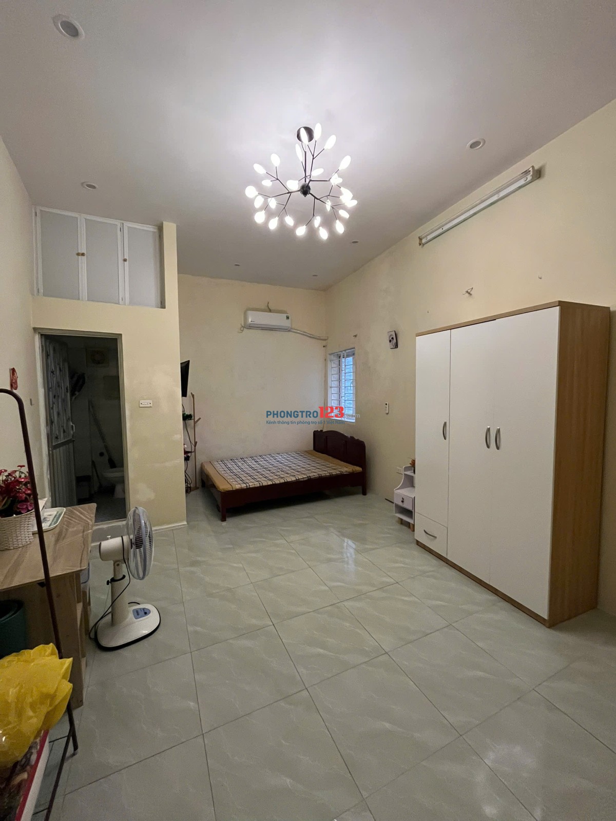 Cho thuê phòng 32m2 khu Kim Mã đầy đủ nội thất