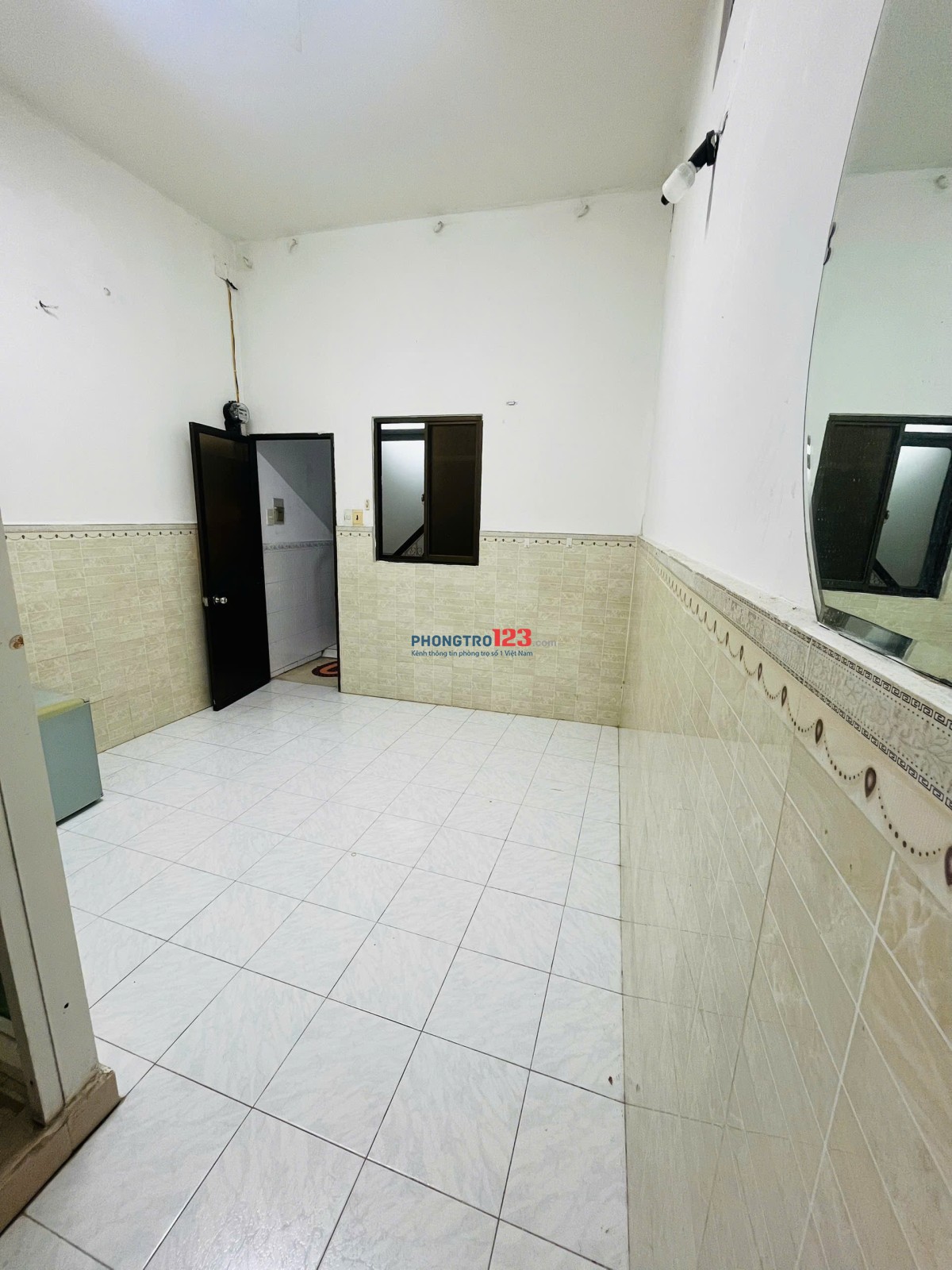 TRỐNG 1 PHÒNG LẦU 1, DỌN VÀO Ở NGAY !!!