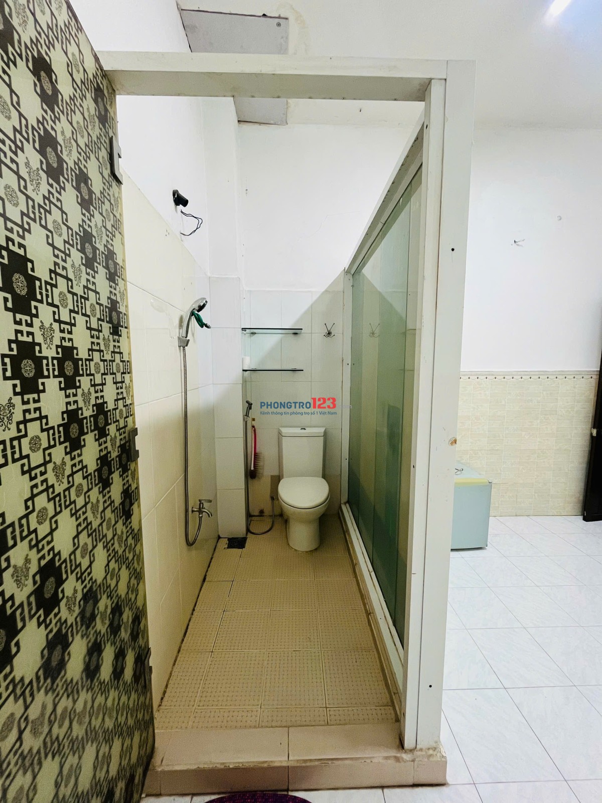 TRỐNG 1 PHÒNG LẦU 1, DỌN VÀO Ở NGAY !!!