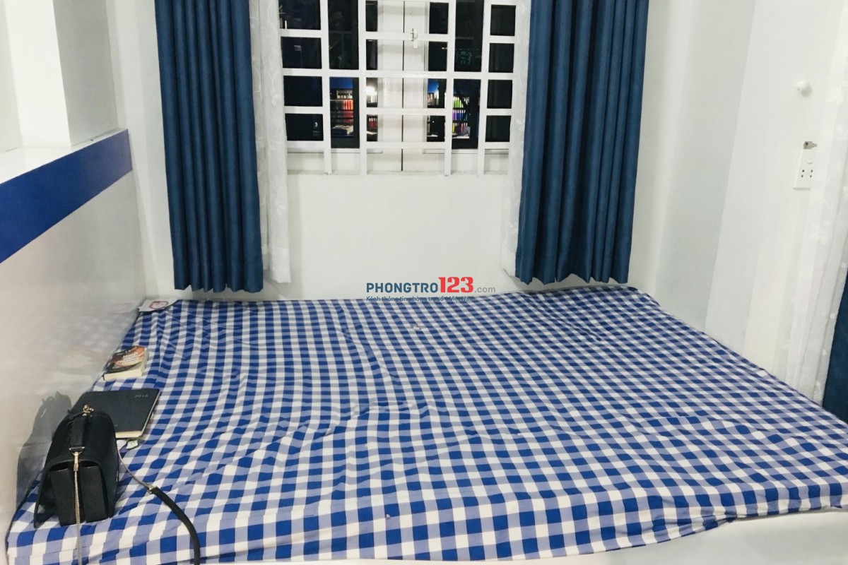 Nhà phố cho thuê, 1 trệt 1 lầu, có chỗ đậu ô tô, full nội thất, vô ở ngay, khu dân trí cao