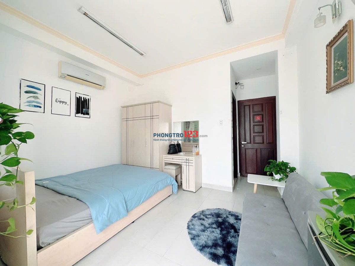 Cho thuê phòng full nội thất, bancon thoáng - gần chợ Bà Chiễu, Phan Xích Long giáp Q1
