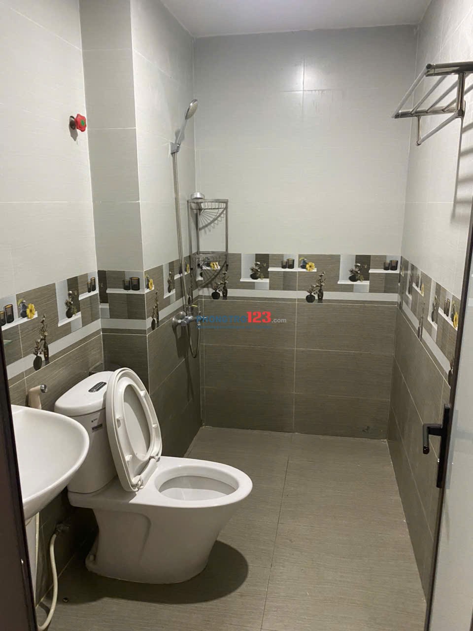 Cho thuê Căn hộ Apartment 1N1K tại ngõ 294 Kim Mã, Ba Đình. Ngõ nông rộng ô tô vào nhà. Chỉ 10tr