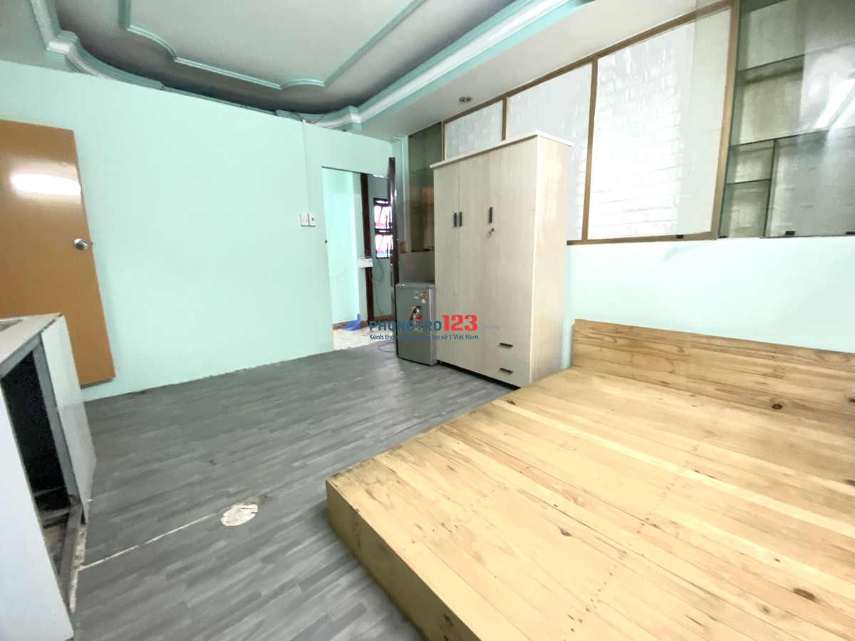 Cho thuê phòng trọ giá rẻ, nhà ít phòng, thông thoáng - ngay công viên Làng Hoa