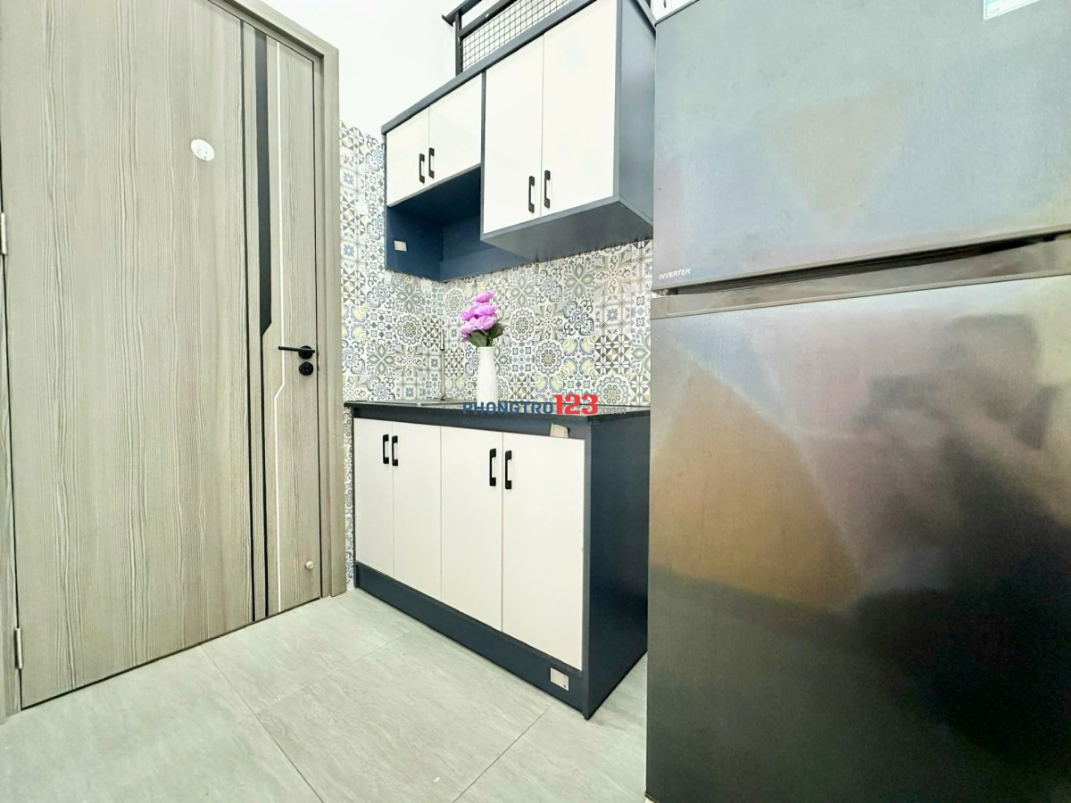 Phòng trọ Cực Rộng, Gác Cao m8, Full nội thất. Ở được 3-4 người. Ban công thoáng gần Mai Chí Thọ