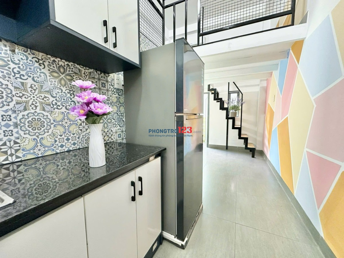 Phòng trọ Cực Rộng, Gác Cao m8, Full nội thất. Ở được 3-4 người. Ban công thoáng gần Mai Chí Thọ