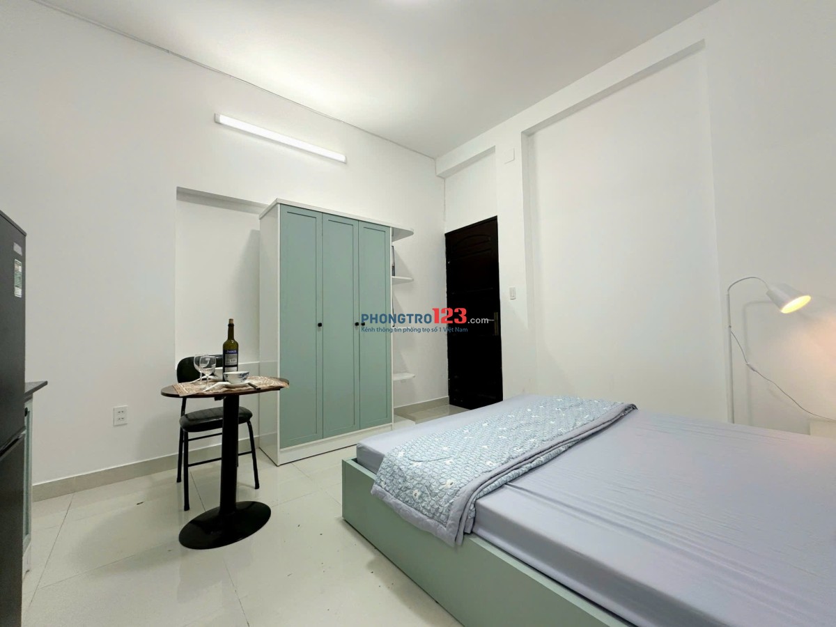 TRỌ BÌNH THẠNH GẦN NGÃ TƯ HÀNG XANH,ĐH NGOẠI THƯƠNG HIU.UEF - STUDIO 32m2 FULL NỘI THẤT ,THANG MÁY