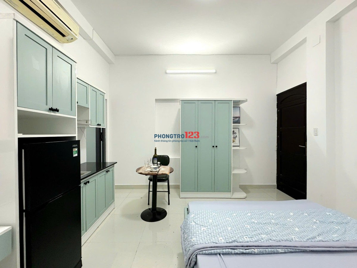 TRỌ BÌNH THẠNH GẦN NGÃ TƯ HÀNG XANH,ĐH NGOẠI THƯƠNG HIU.UEF - STUDIO 32m2 FULL NỘI THẤT ,THANG MÁY