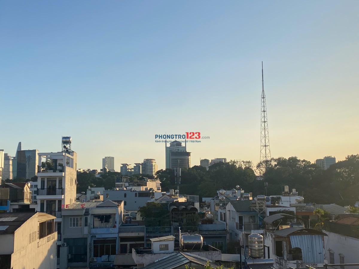 Cho thuê CHDV đầy đủ nội thất, hai cửa sổ lớn thoáng mát, tiện nghi