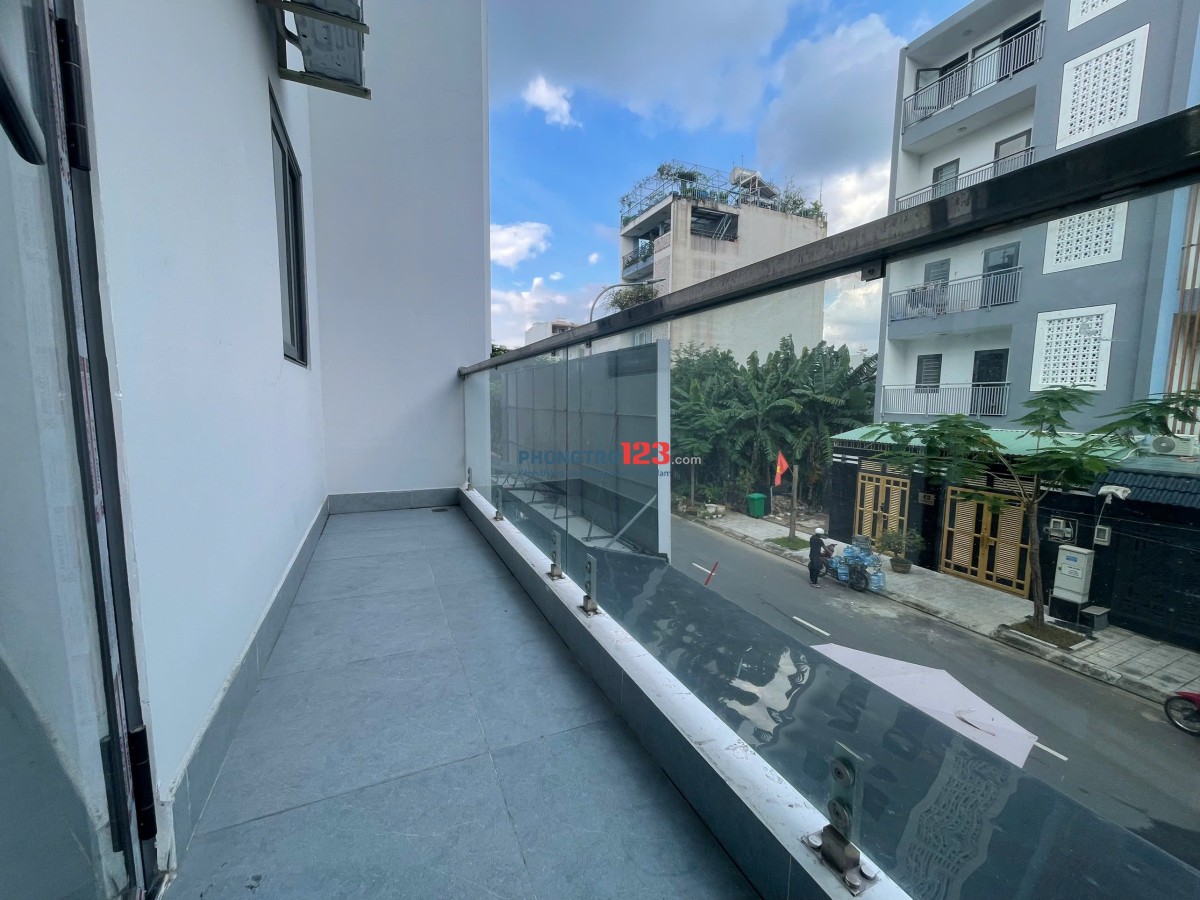 Cho thuê chdv Cát Lái gần citisoho, siêu rộng 30m2 có ban công riêng dài, Giá 4tr8 full nt