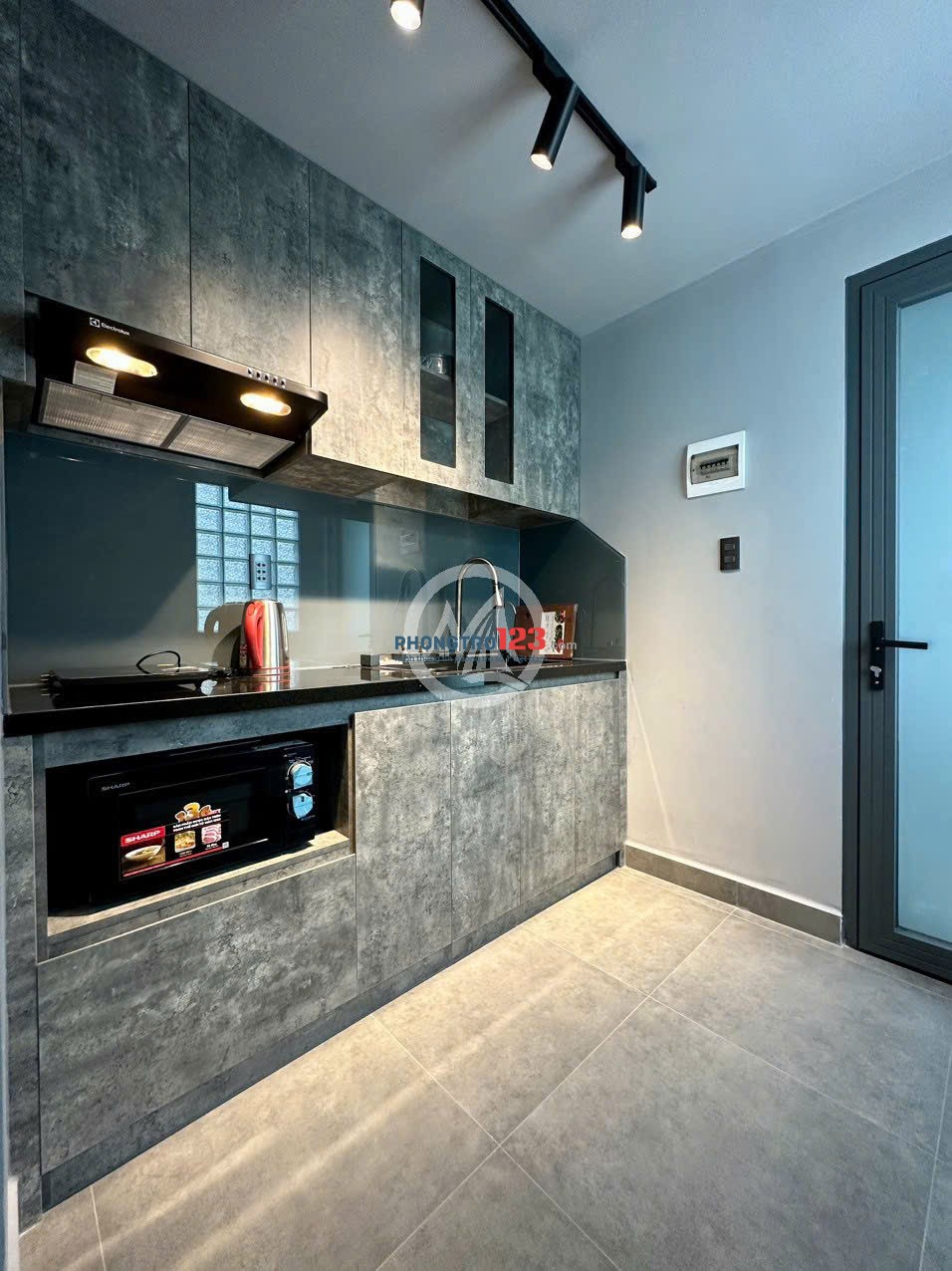 Căn Hộ 1PN Ban Công 55m2. Khu An Ninh Tuyệt Đối, Gần Công Anh Thành Phố. Gần Pull Man, Smart View