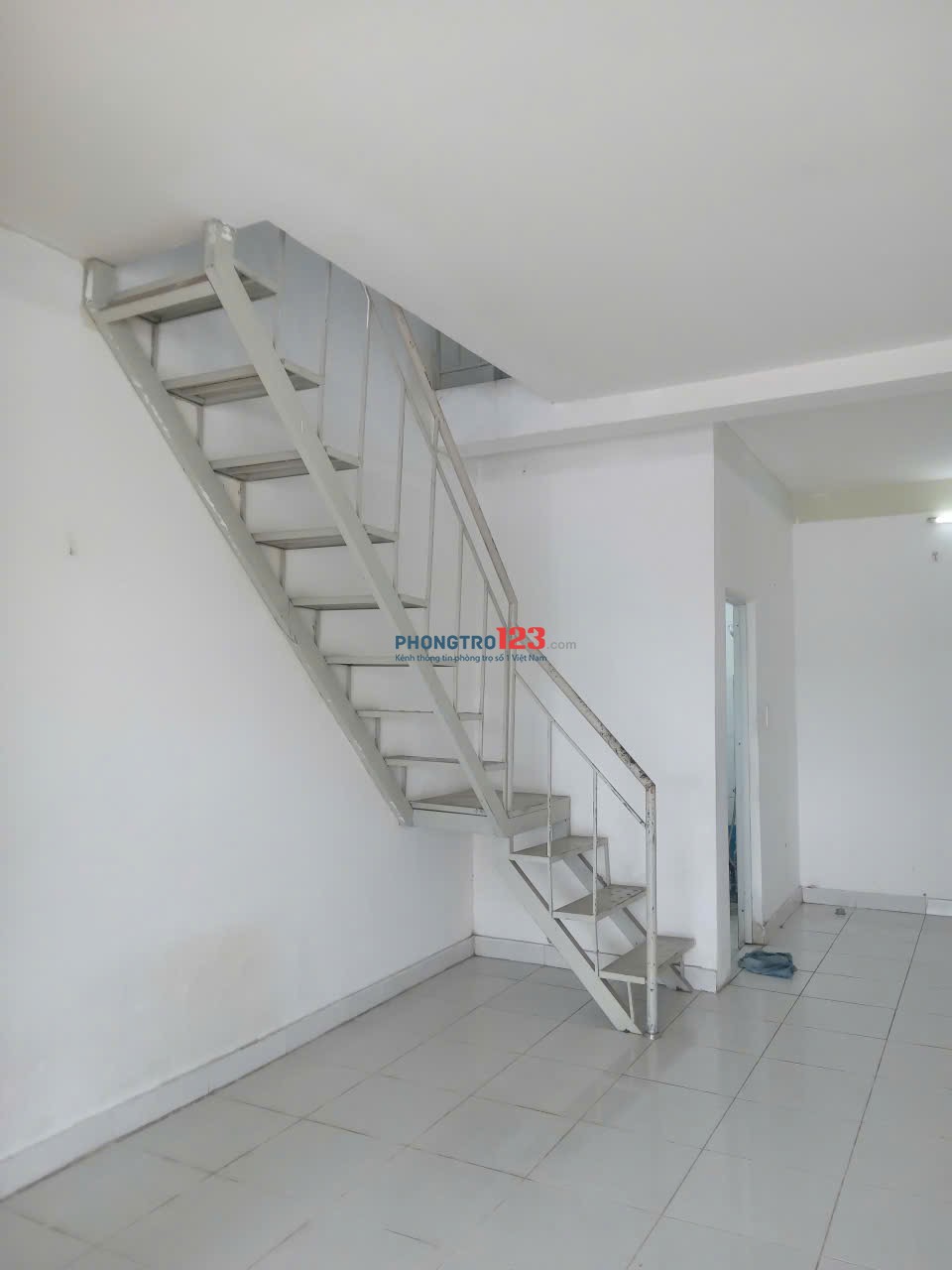 Còn ki ốt rộng, mới đường 33, vhip2a, đối diện cty, thích hợp văn phòng, ở, tạp hóa, tóc.., Vĩnh Tân