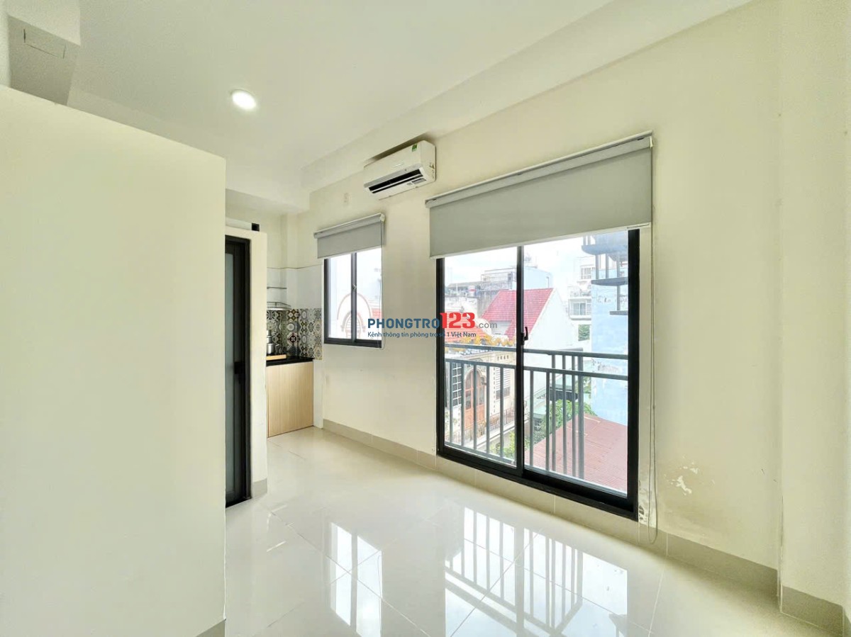 Phòng đón nắng cửa sổ siêu thoáng sạch đẹp Âu Cơ gần Đầm Sen