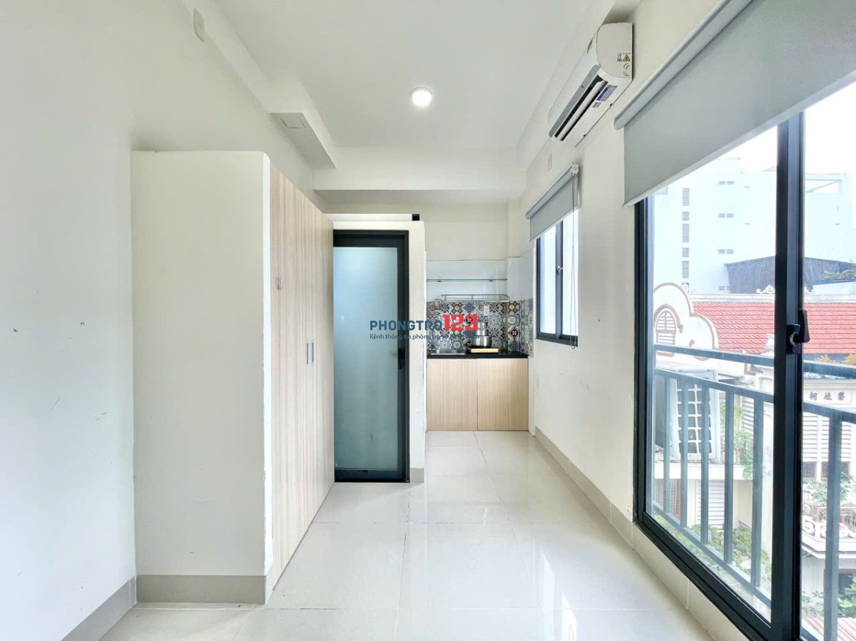 Phòng đón nắng cửa sổ siêu thoáng sạch đẹp Âu Cơ gần Đầm Sen