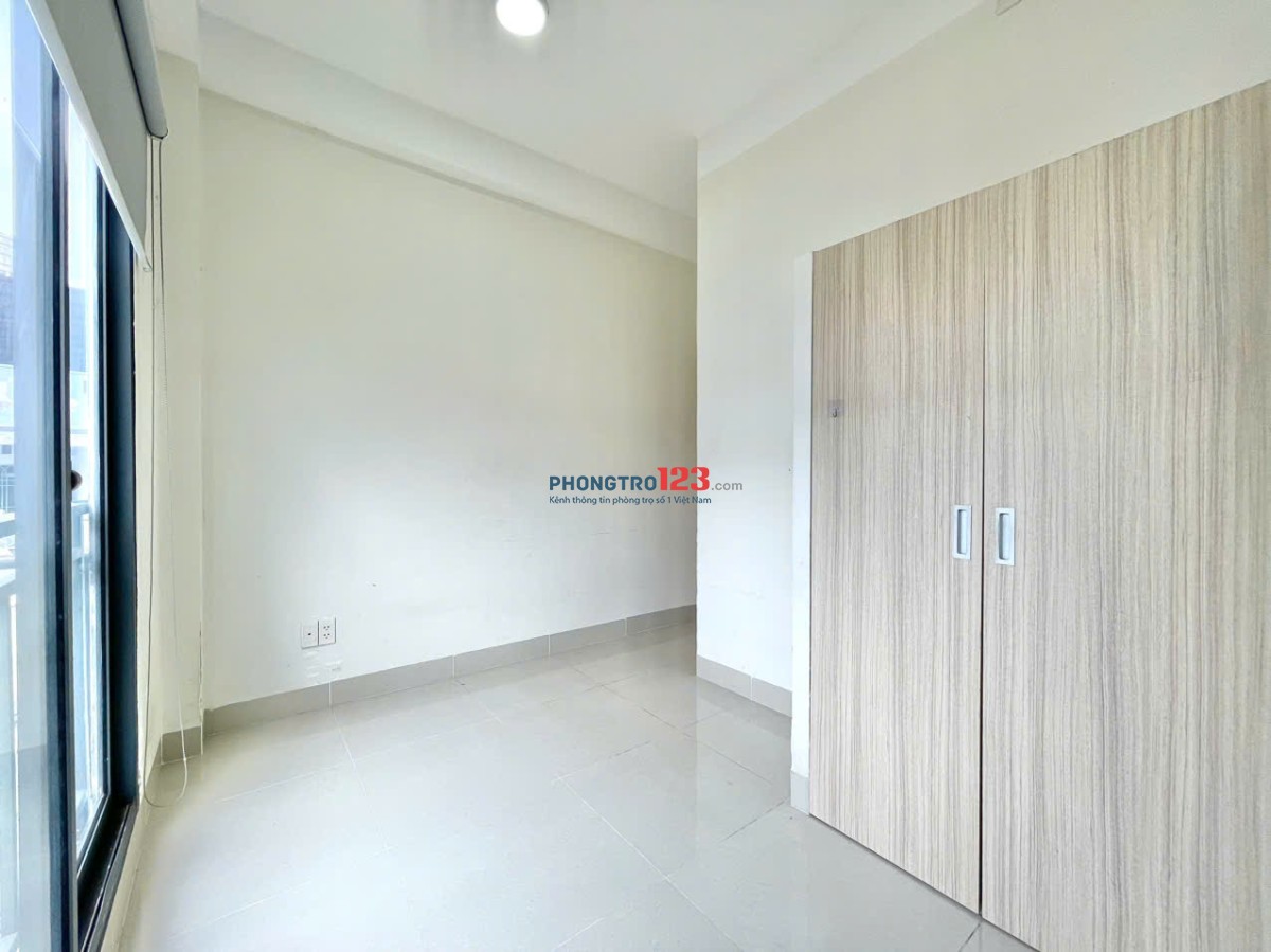 Phòng đón nắng cửa sổ siêu thoáng sạch đẹp Âu Cơ gần Đầm Sen