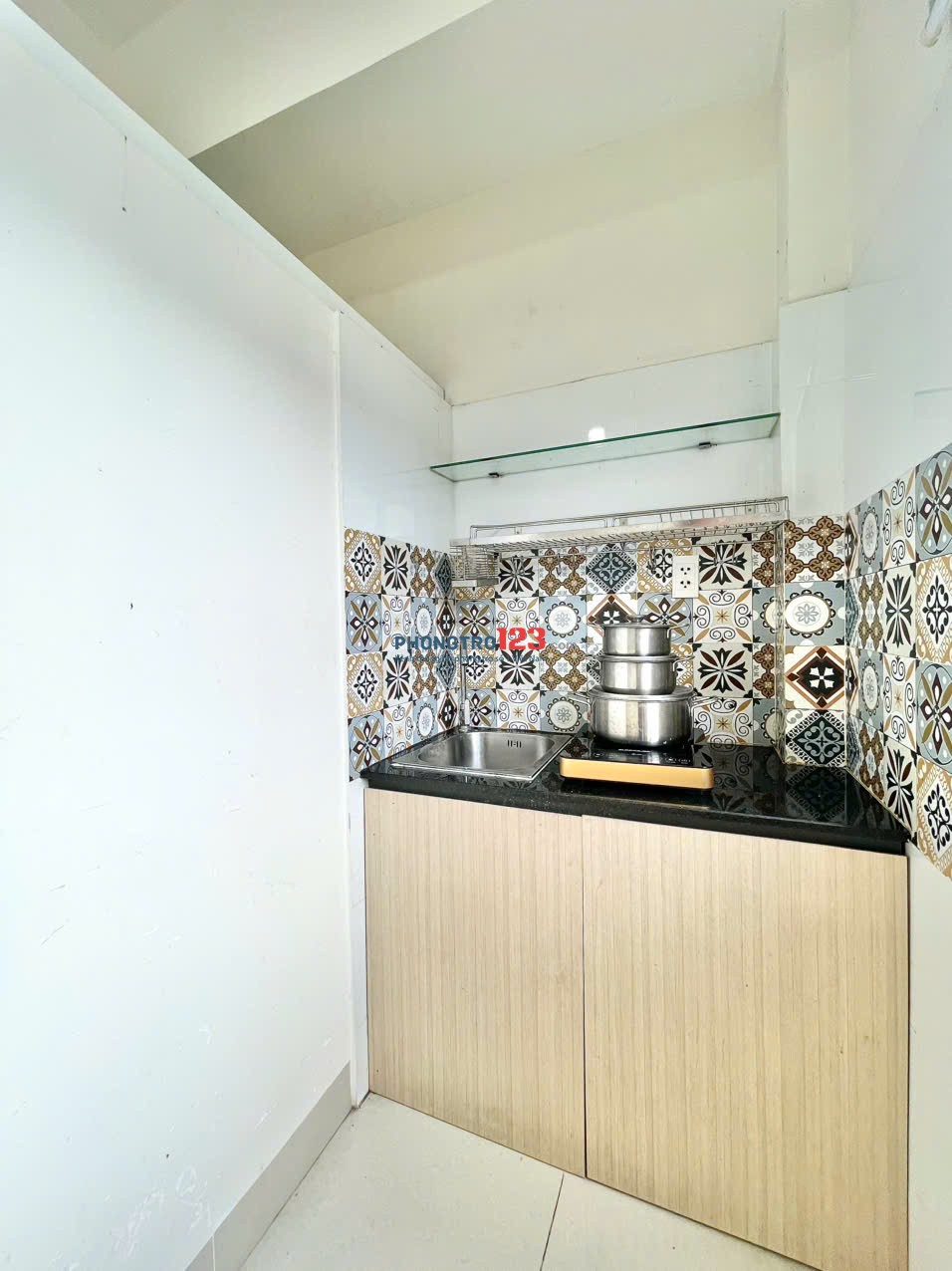 Phòng đón nắng cửa sổ siêu thoáng sạch đẹp Âu Cơ gần Đầm Sen