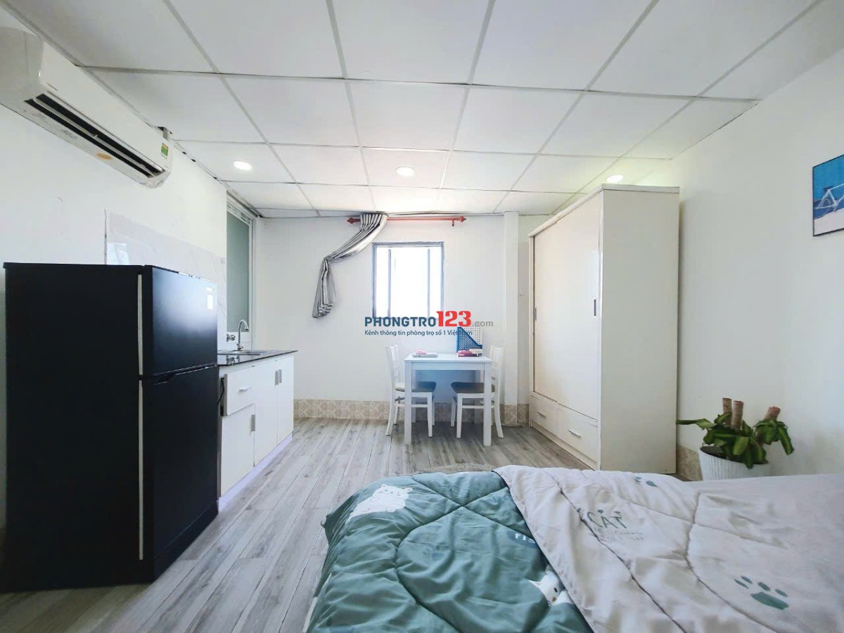 TRỌ BÌNH THẠNH GẦN NGÃ TƯ HÀNG XANH ĐH HIU,UEF,HUTECH STUDIO FULL NỘI THẤT CỬA SỔ LỚN PHAN CHU TRINH