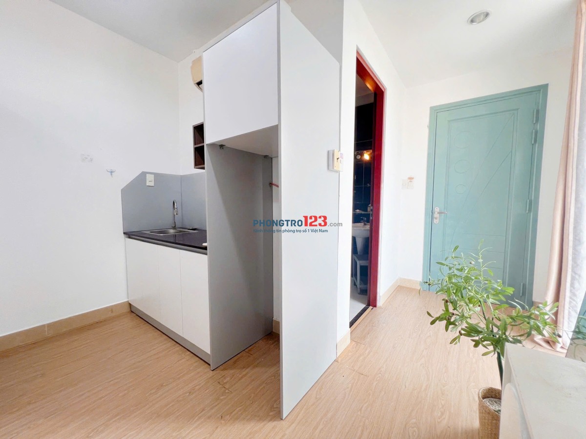 TRỌ BÌNH THẠNH GẦN CHỢ BÀ CHIỂU 1PN 38m2 FULL NỘI THẤT BAN CÔNG RỘNG THANG MÁY BẠCH ĐẰNG BÌNH THẠNH