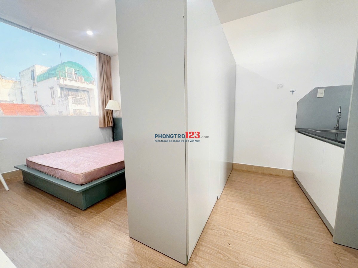 TRỌ BÌNH THẠNH GẦN CHỢ BÀ CHIỂU 1PN 38m2 FULL NỘI THẤT BAN CÔNG RỘNG THANG MÁY BẠCH ĐẰNG BÌNH THẠNH