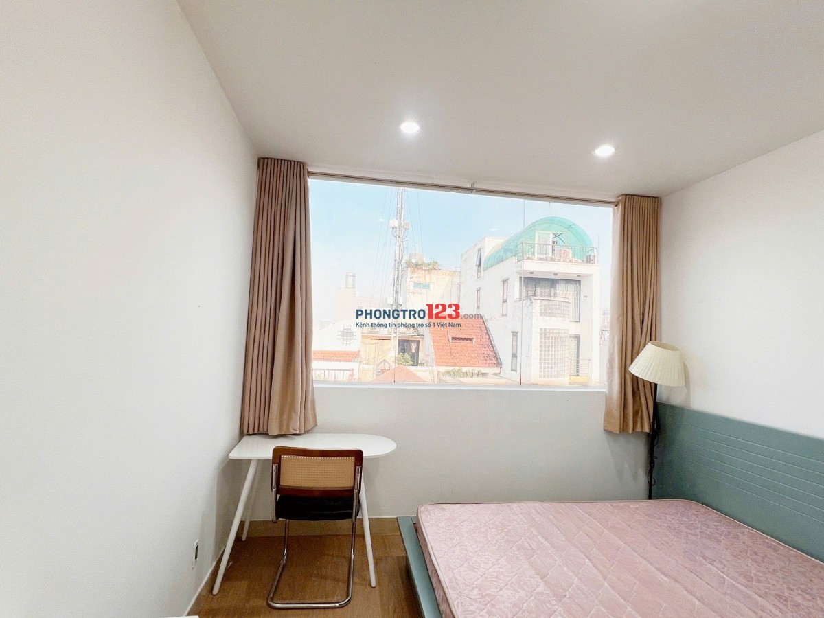 TRỌ BÌNH THẠNH GẦN CHỢ BÀ CHIỂU 1PN 38m2 FULL NỘI THẤT BAN CÔNG RỘNG THANG MÁY BẠCH ĐẰNG BÌNH THẠNH