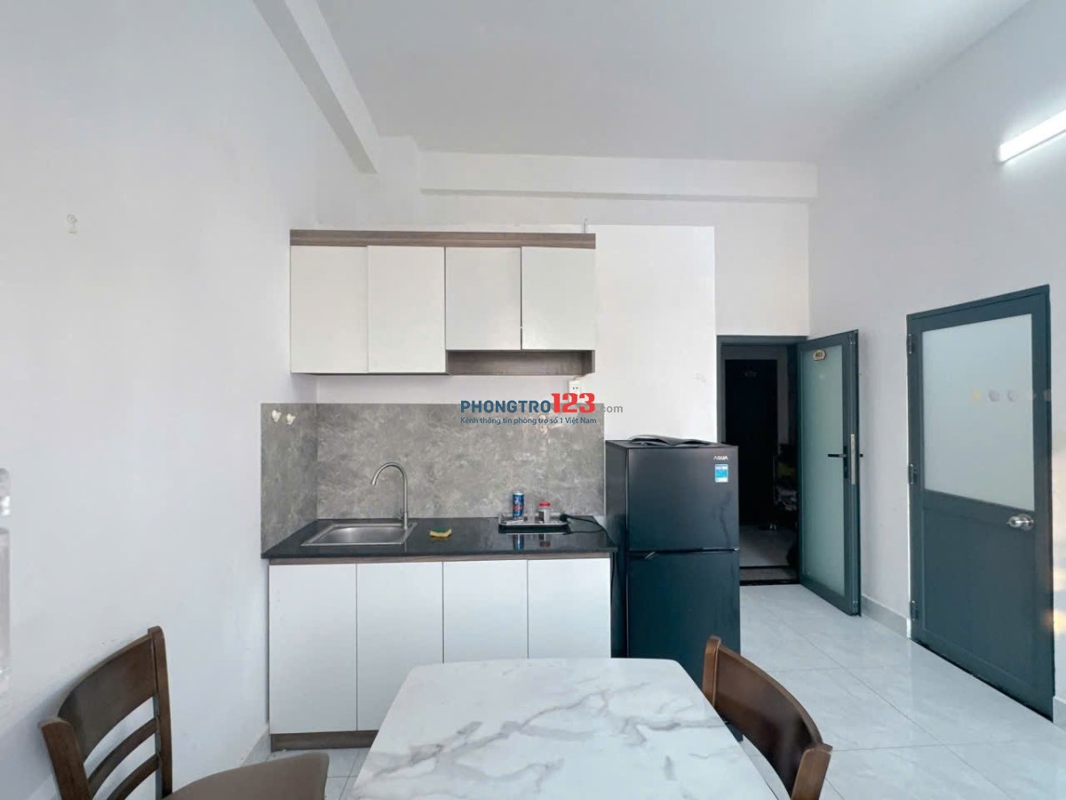 Chung cư 319 Lý Thường Kiệt, Q11: 8,5tr, 2p ngủ, nhà mới, 70m2